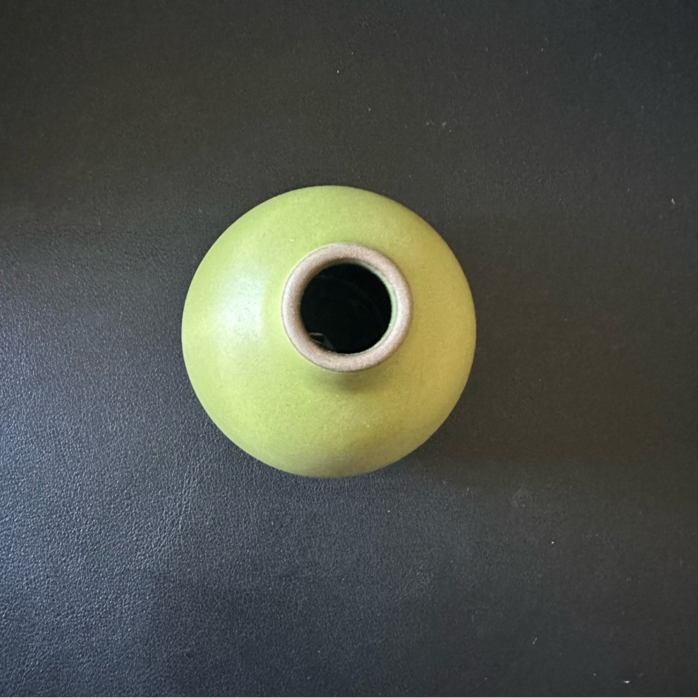 Heath Ceramics Bud Vase- Tomatillo - Picture 5 of 8